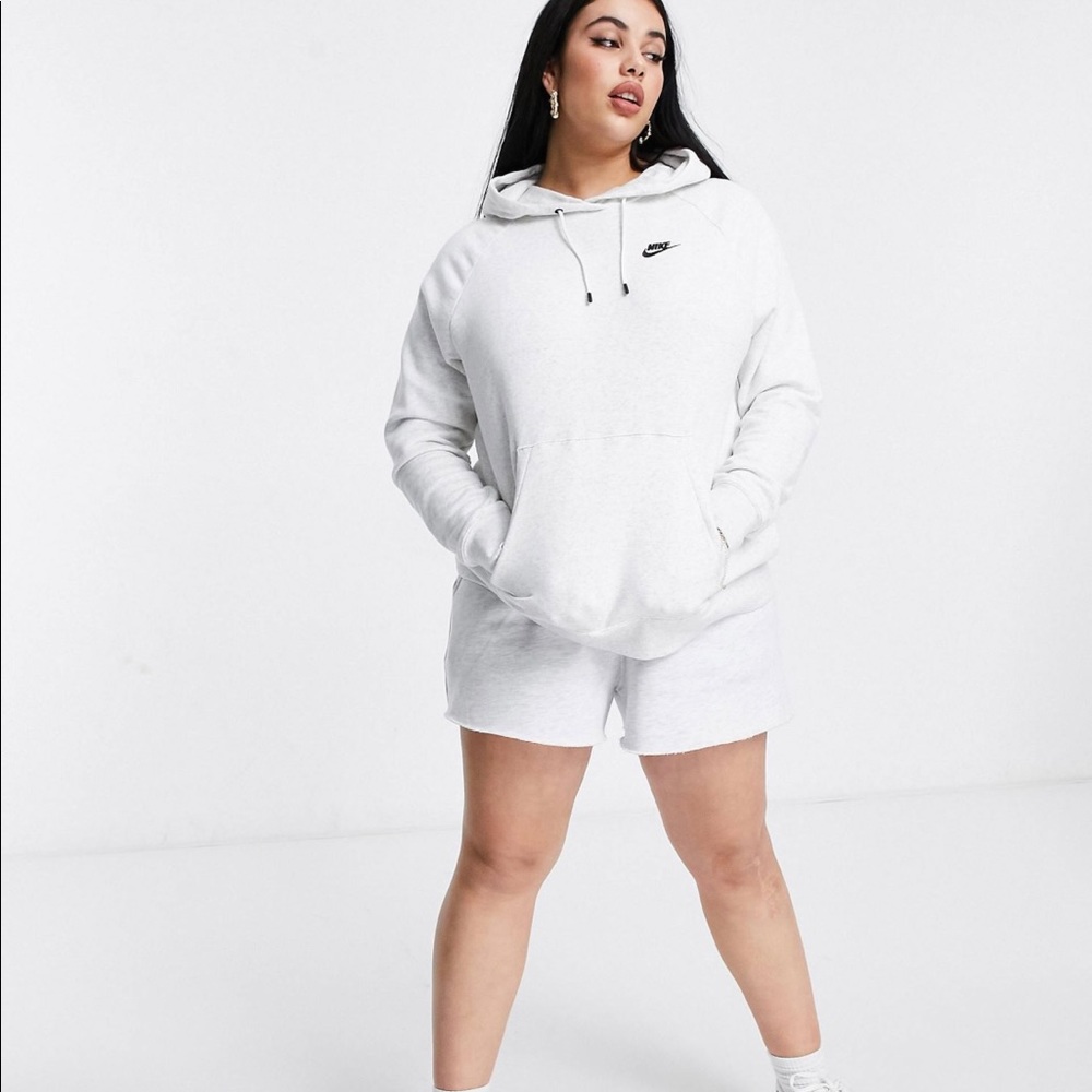 Nike Essentials Plus Hoodie